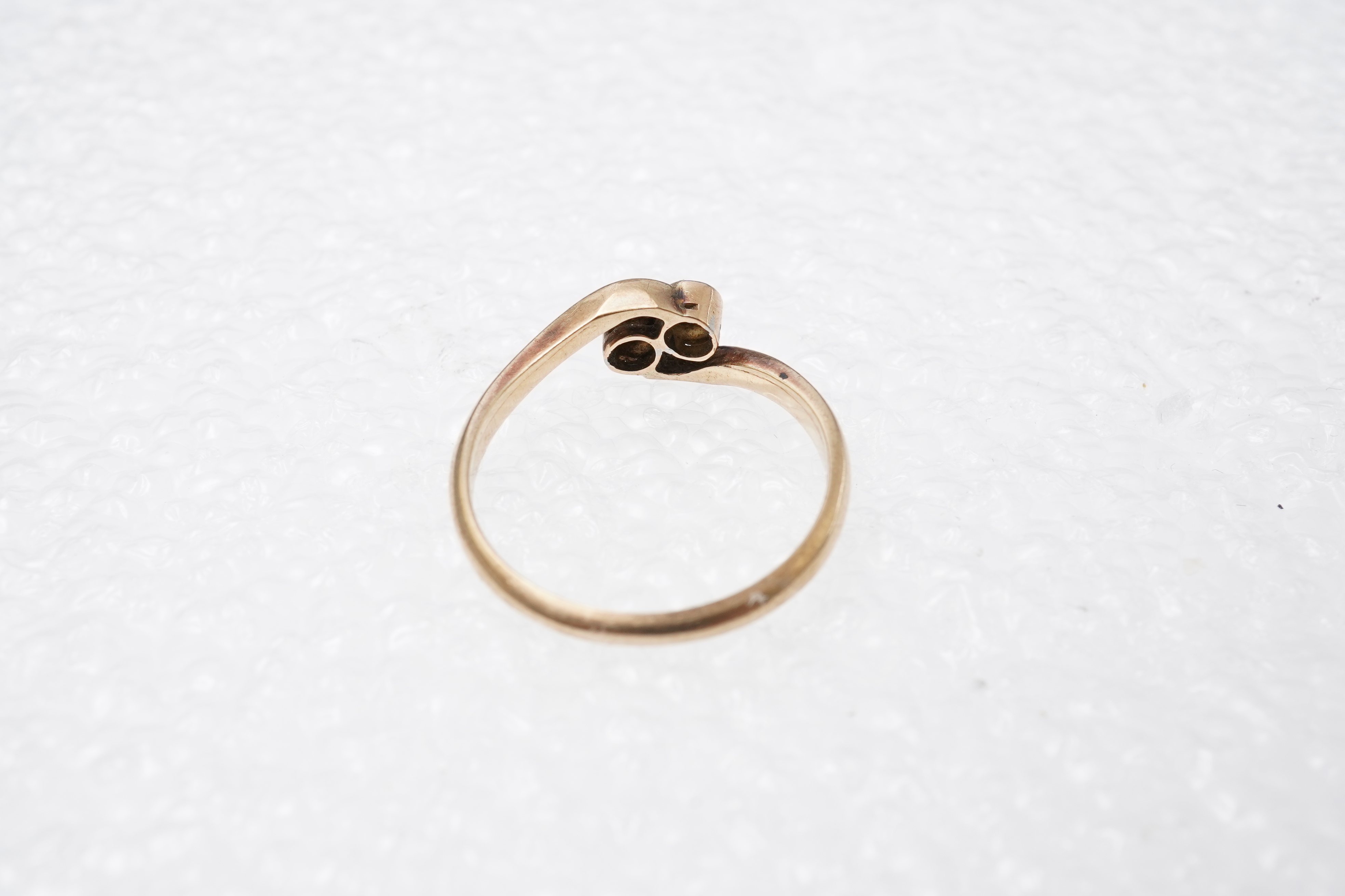 A diamond 'toi-et-moi' ring, early 20th century